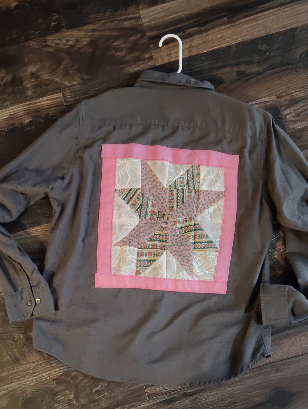 Apt. 9 Gray Button-Front Shirt with Pink Patchwork Star